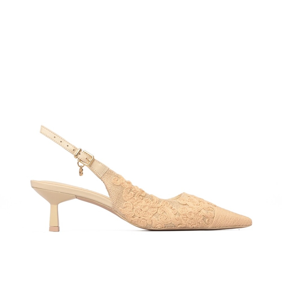 Scarpin Estilo Slingback com Bordado Palha