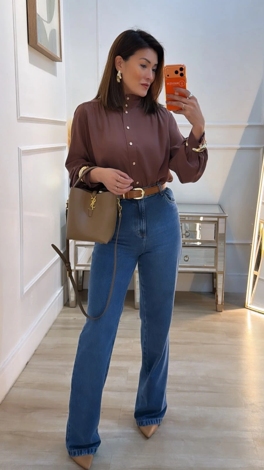 Camisa Crepe Gola Alta Jaqueline Botões Dourados Frontais